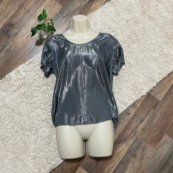 Velvet by Graham & Spencer Size Medium Metallic Gray Woven Scoop Neck Top - Picture 2 of 7
